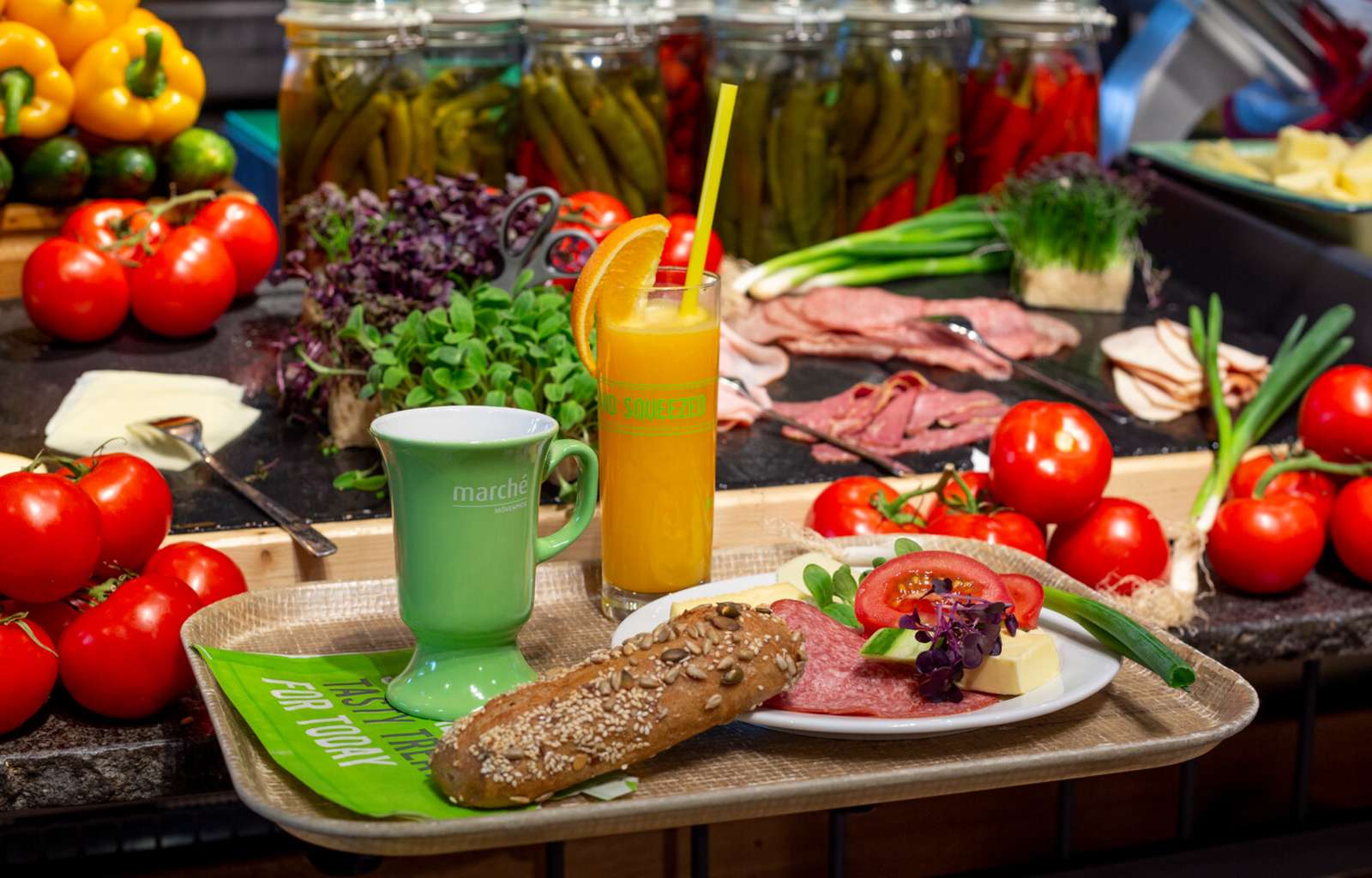 Üppiges Frühstücksbuffet