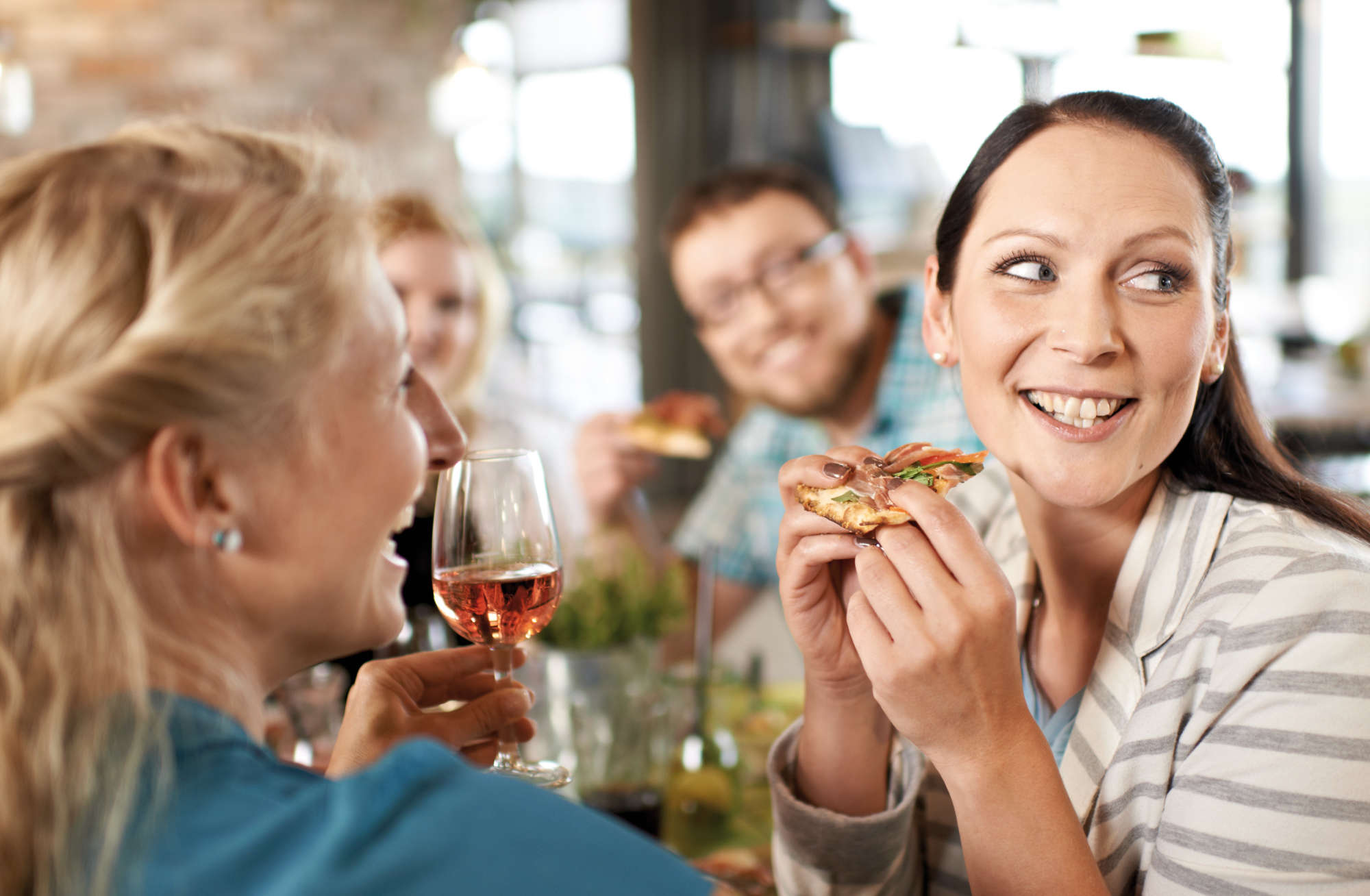 Mit Freunden genießen Mit Freunden genießen