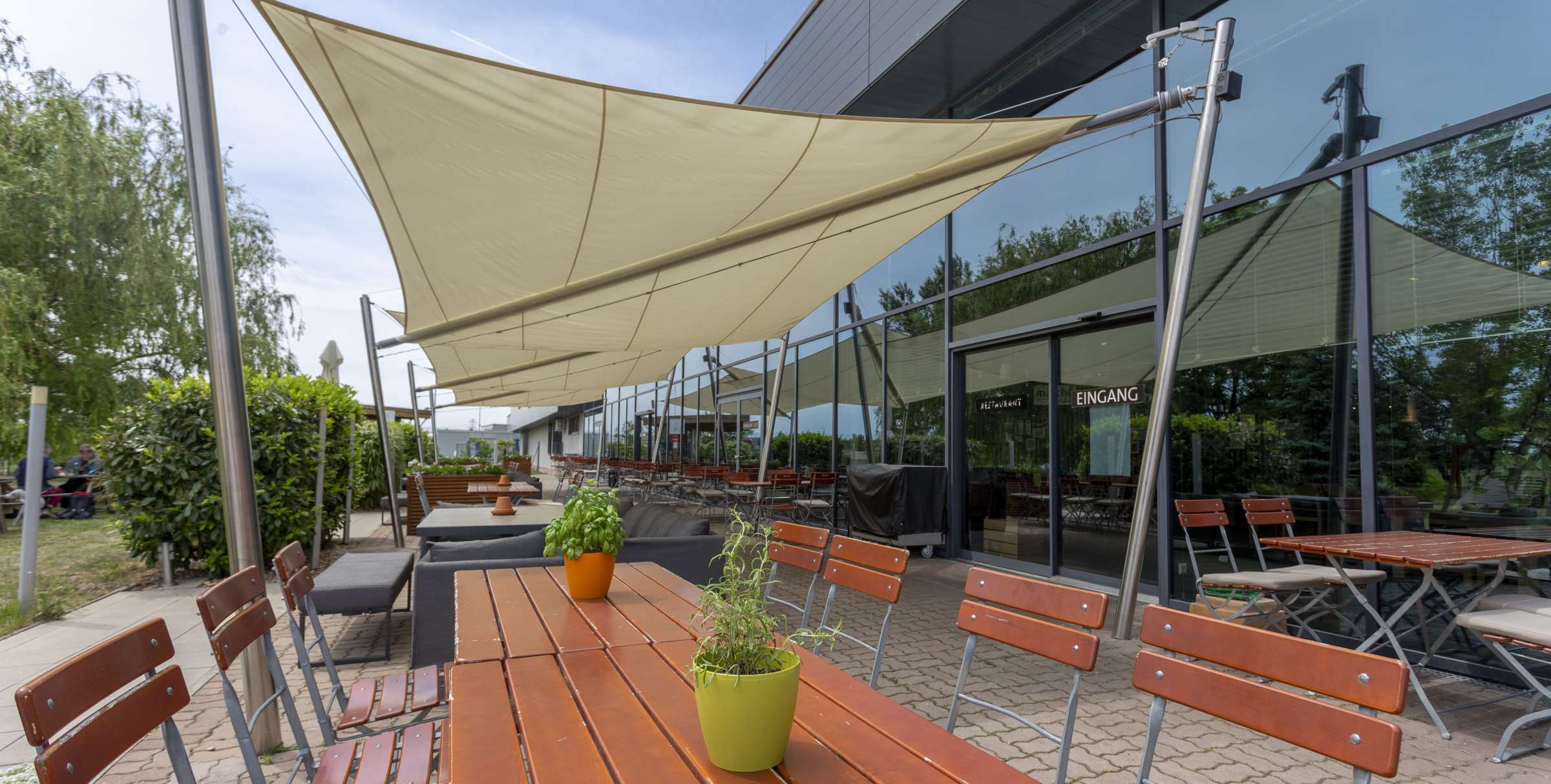 Terrasse mit Tisch