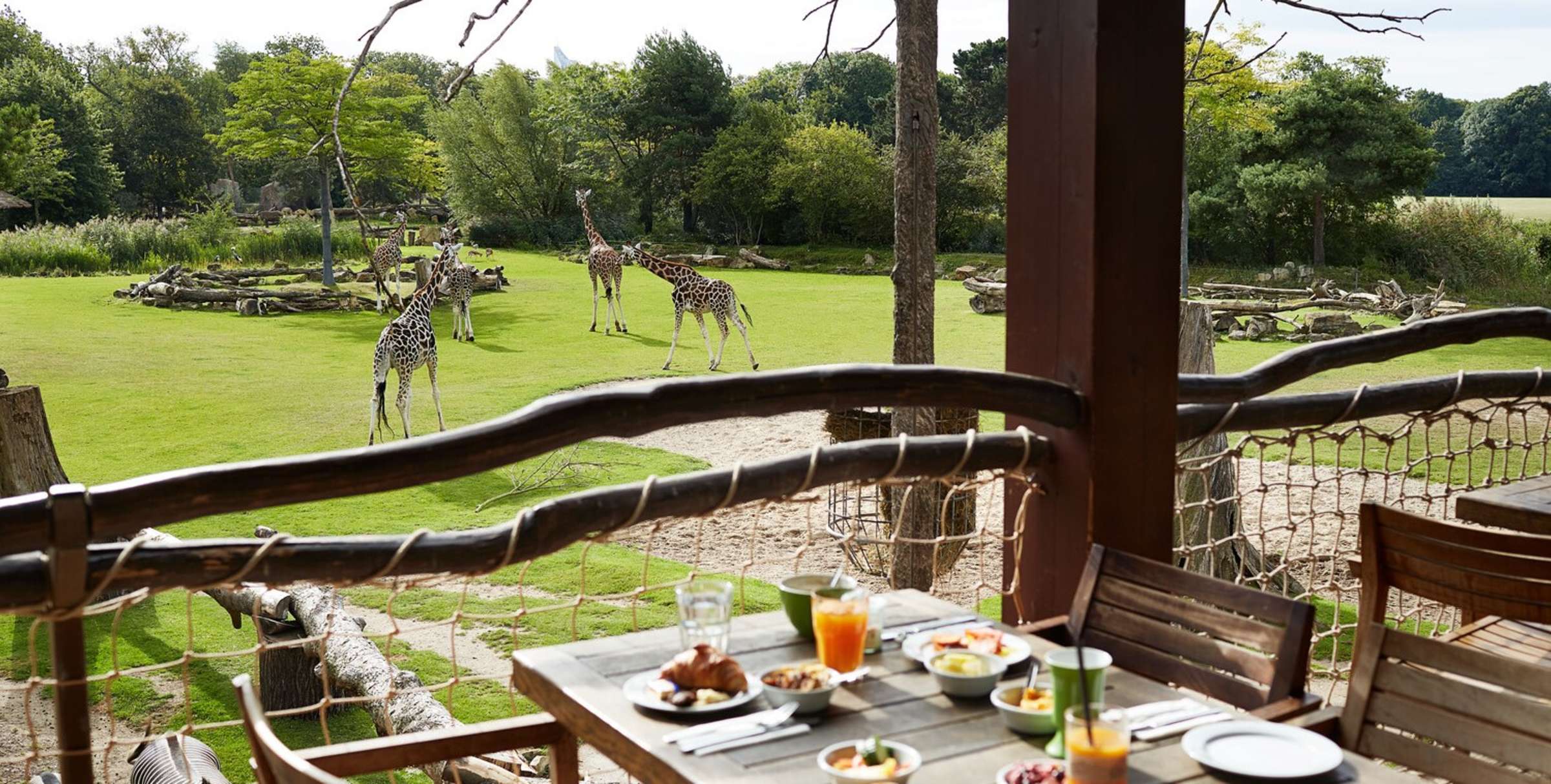 Frühstück in der Kiwara-Lodge