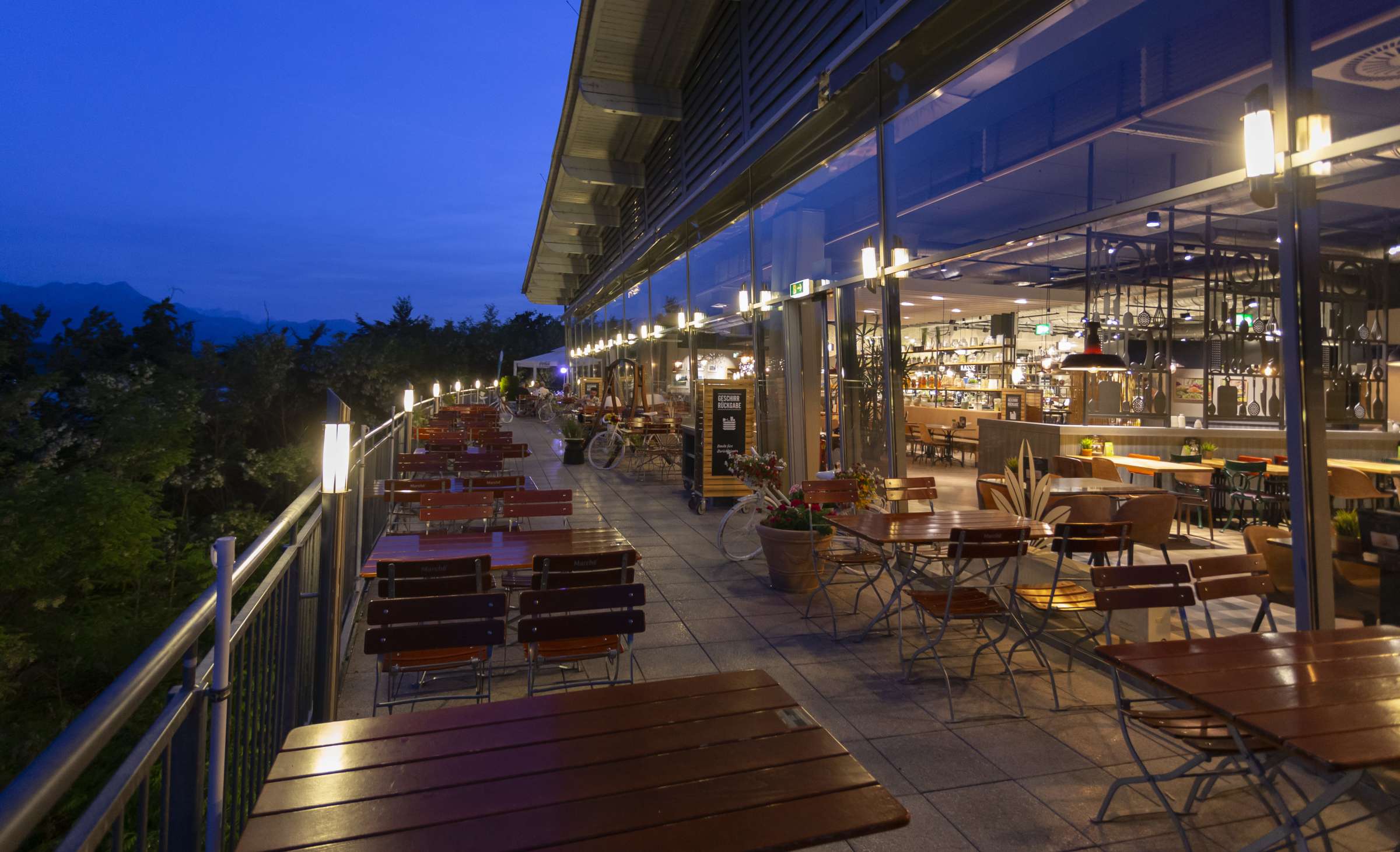 Terrasse bei Nacht