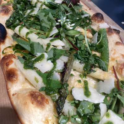asparagus pizza
