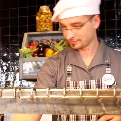 Trainee, Restaurant